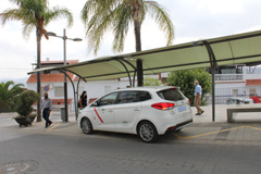 Abierta la zona de sombra de la  parada de taxis